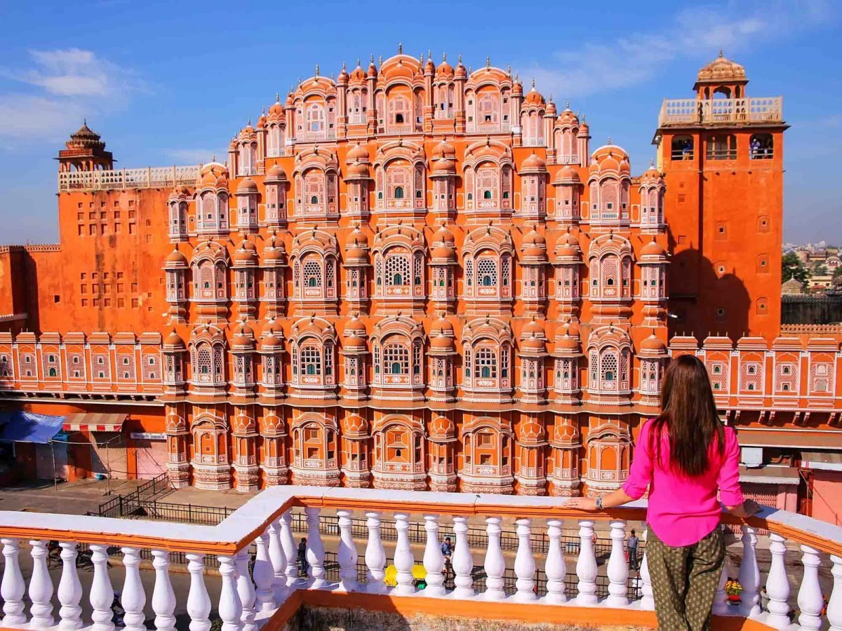 The Ultimate Guide to Luxury Train Tours in India: A Regal Retreat for 2026